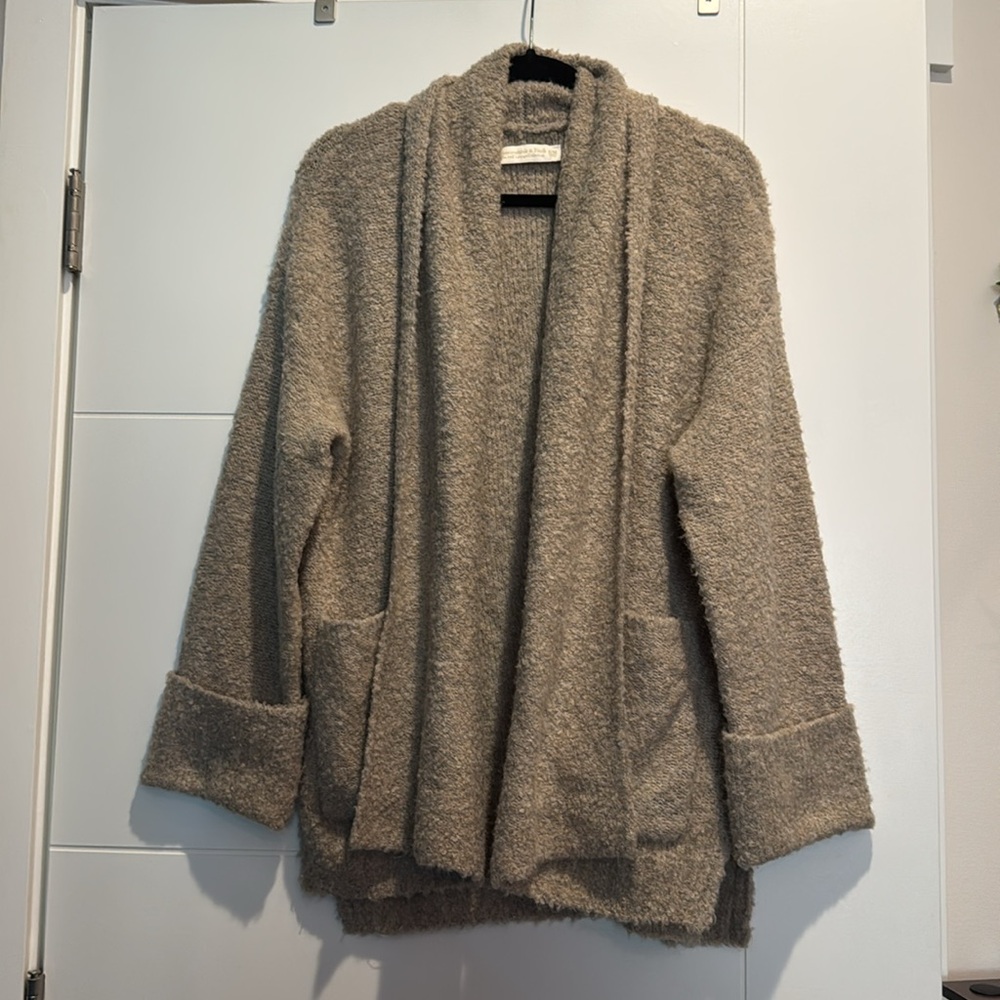 Abercrombie & Fitch cozy cardigan (size S/M)
